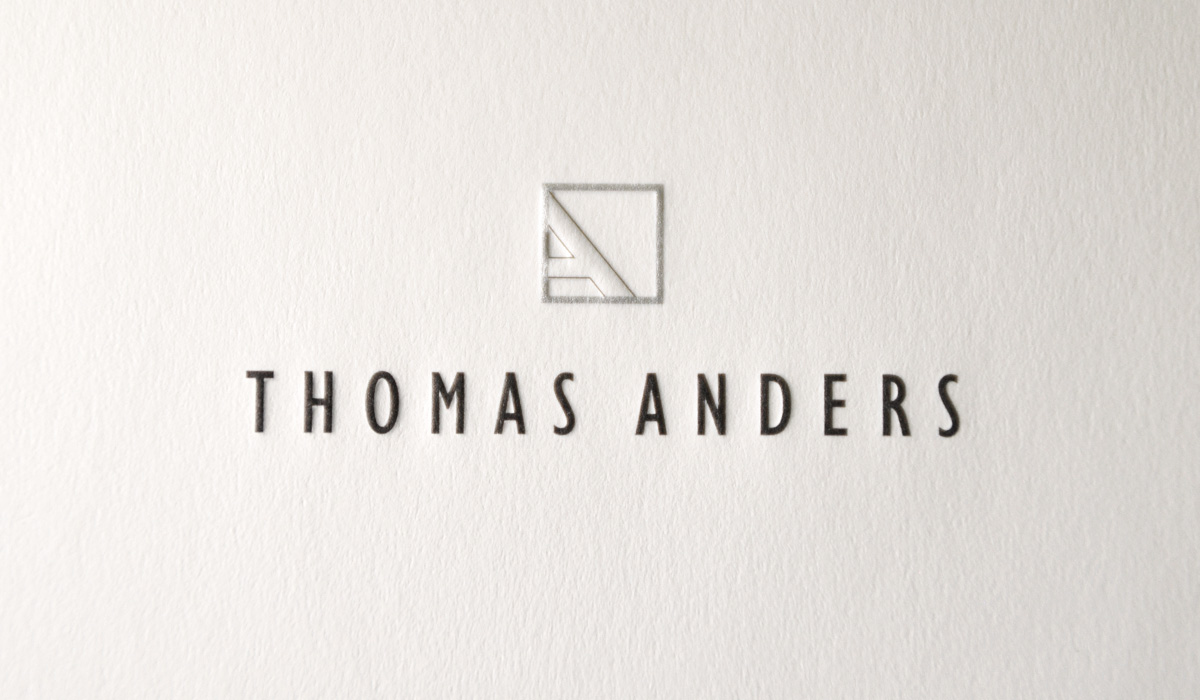 Thomas Anders - Logo und Namenszug in schwarz und silber mit Prägung